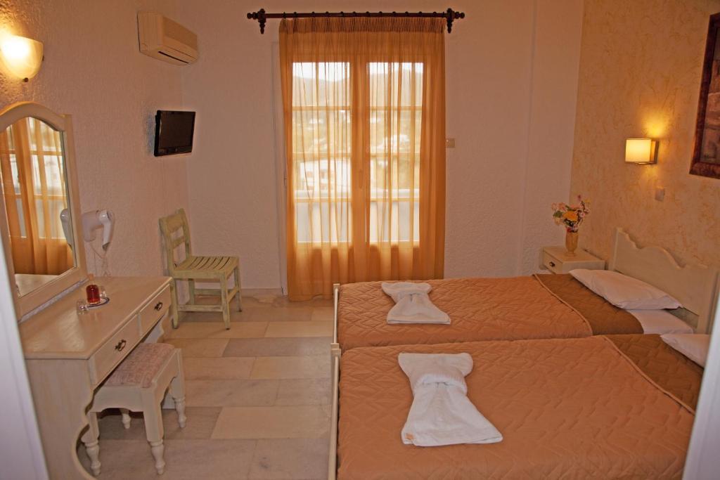 St.George Valsamitis Hotel Katapola Exterior photo