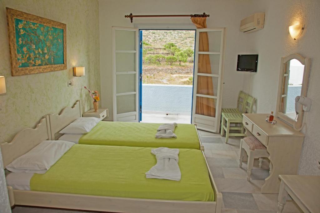 St.George Valsamitis Hotel Katapola Exterior photo
