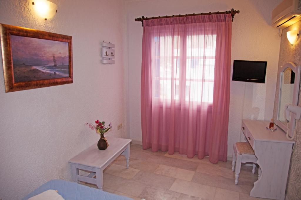St.George Valsamitis Hotel Katapola Room photo